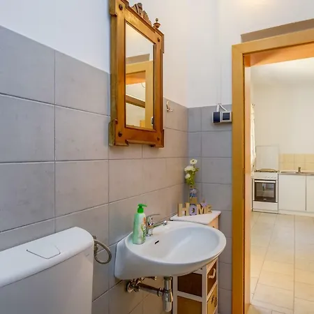 Holiday home Kuca Za Odmor- Lovro